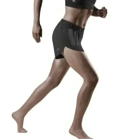 Race Loose Fit Shorts, Women - Picture 1 of 9